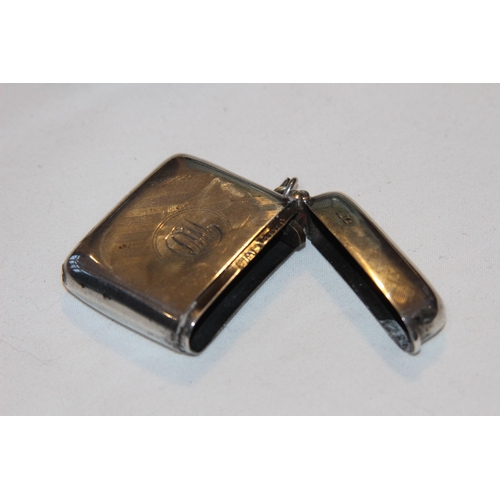 719 - SILVER VESTA CASE WITH CROSS BAND DECORATION - CHESTER 1912