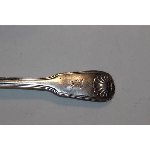 724 - FIDDLE AND SHELL SILVER SERVING SPOON - LONDON 1807 - 96G