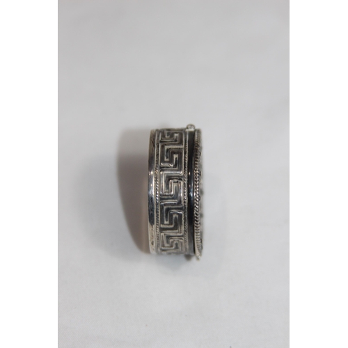 744 - STERLING SILVER PILL OR PINCH POT WITH GEOMETRIC EDGE DESIGN AND FILIGREE INLAY DESIGN