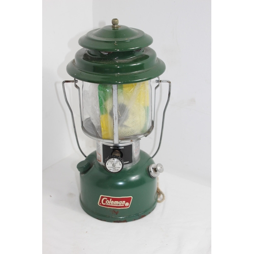 292 - VINTAGE COLEMAN LANTERN MODEL 220 IN BOX