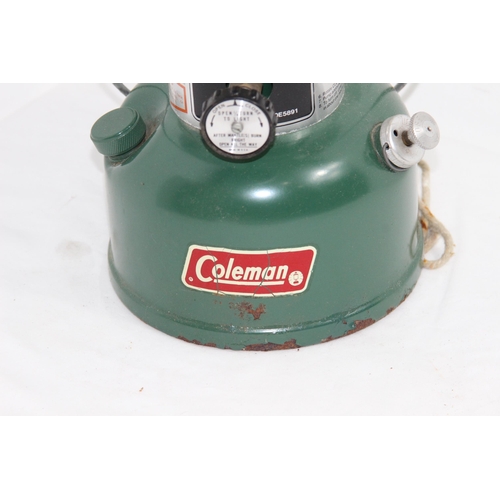 292 - VINTAGE COLEMAN LANTERN MODEL 220 IN BOX