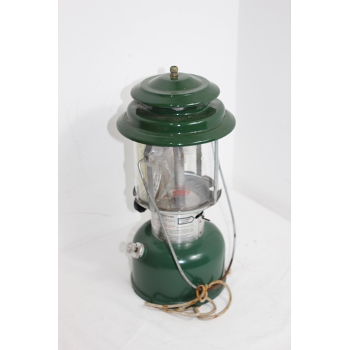 292 - VINTAGE COLEMAN LANTERN MODEL 220 IN BOX