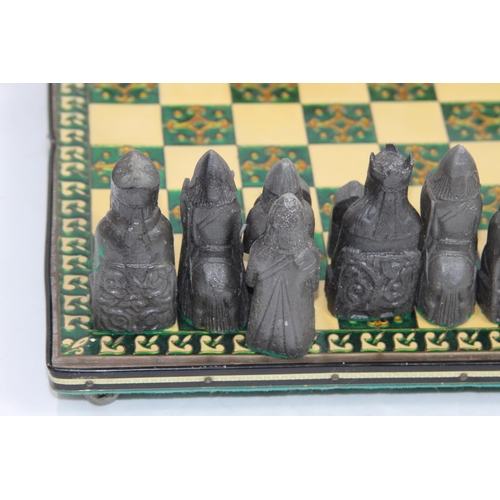 463 - CHESS BOARD AND PIECES