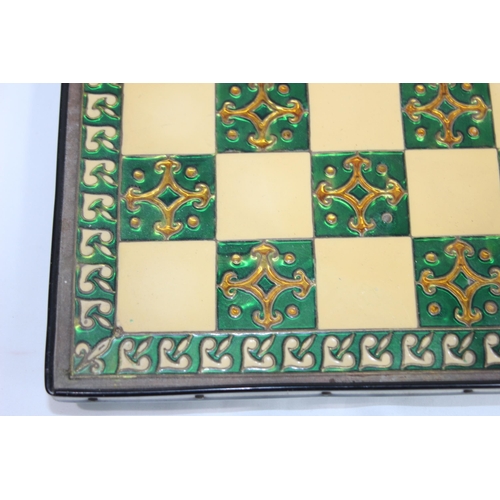 463 - CHESS BOARD AND PIECES