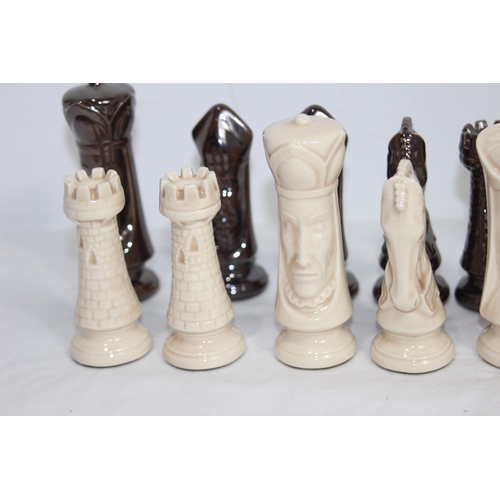 464 - GOOD CHESS SET