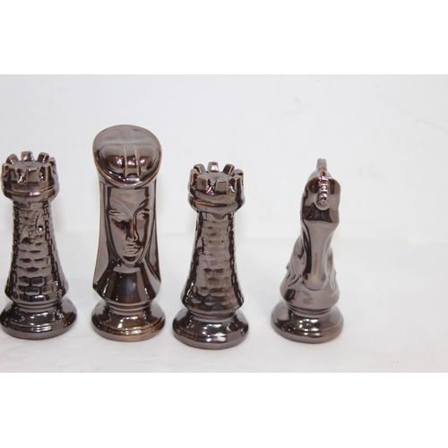 464 - GOOD CHESS SET