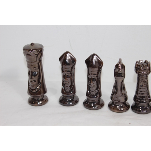 464 - GOOD CHESS SET