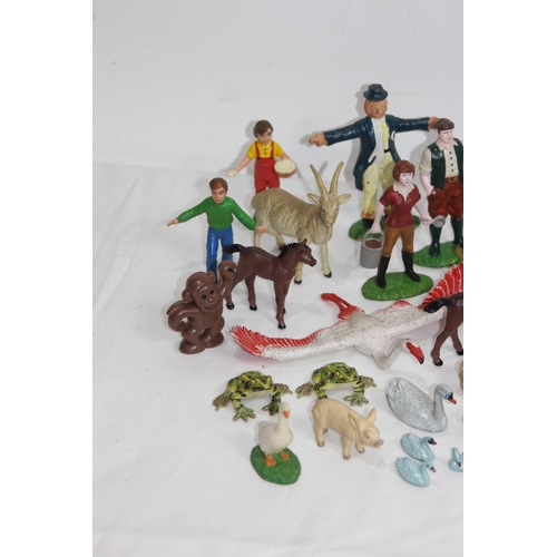 465 - BOX OF VINTAGE ANIMALS ETC