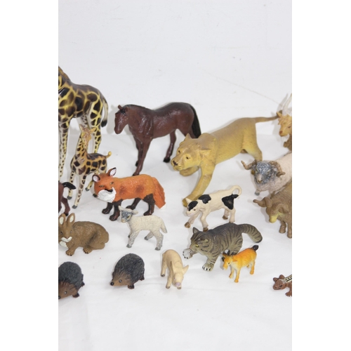 465 - BOX OF VINTAGE ANIMALS ETC