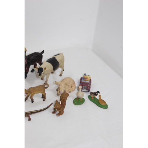 465 - BOX OF VINTAGE ANIMALS ETC