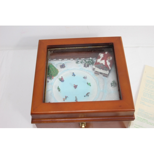 595 - MUSICAL CHRISTMAS SCENE WITH BOX 
19 X 12CM