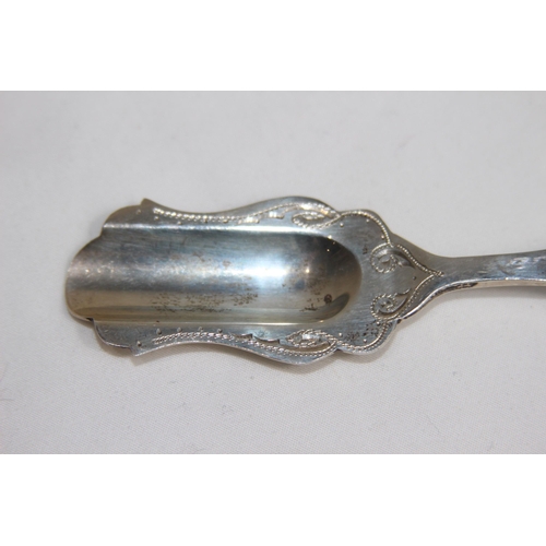 748 - DUTCH SILVER 934 GRADE CADDY SPOON WITH ETCHED STEM AND BOWL DESIGN