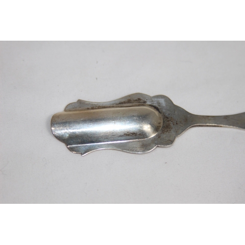 748 - DUTCH SILVER 934 GRADE CADDY SPOON WITH ETCHED STEM AND BOWL DESIGN