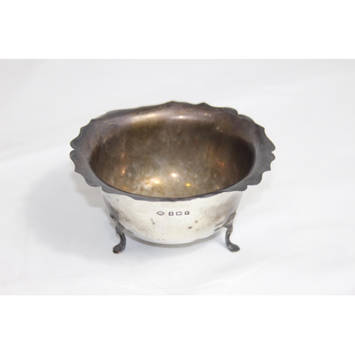 755 - SILVER SUGAR BOWL ON PAD FEET - BIRMINGHAM 1930 - 61G