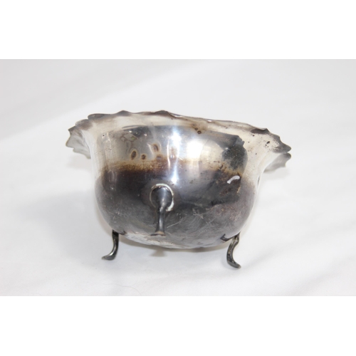 755 - SILVER SUGAR BOWL ON PAD FEET - BIRMINGHAM 1930 - 61G