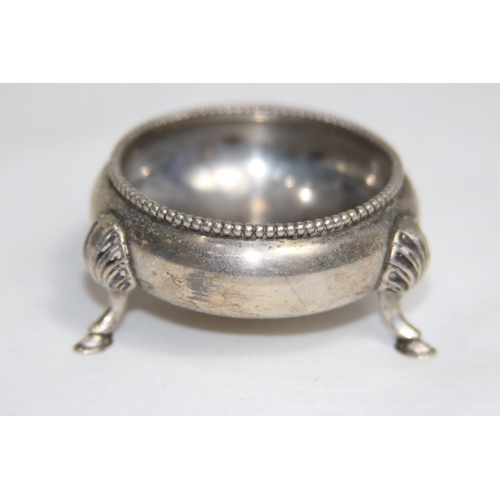 763 - VICTORIAN SILVER CAULDREN FORM SALT BY HAKEN AND HEATH