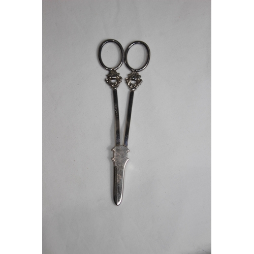 775 - ART NOUVEAU DESIGN SILVER GRAPE SHEARS / SCISSORS BY JAMES DIXON AND SONS - SHEFFIELD 1938