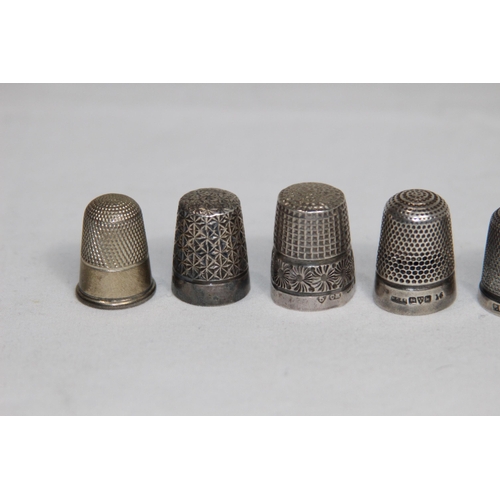 778 - SELECTION OF 8 SILVER THIMBLES INCLUDING CHARLES HORNER EXAMPLES - ALL VARIED IN DESIGN