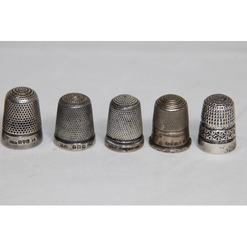 778 - SELECTION OF 8 SILVER THIMBLES INCLUDING CHARLES HORNER EXAMPLES - ALL VARIED IN DESIGN