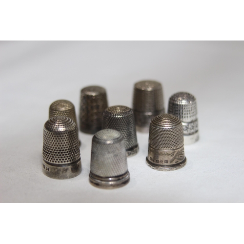 778 - SELECTION OF 8 SILVER THIMBLES INCLUDING CHARLES HORNER EXAMPLES - ALL VARIED IN DESIGN