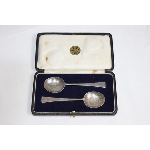 786 - CASED PAIR OF SILVER PRESERVE SPOONS BY THOMAS BRADURY AND SON - SHEFFIELD 1919