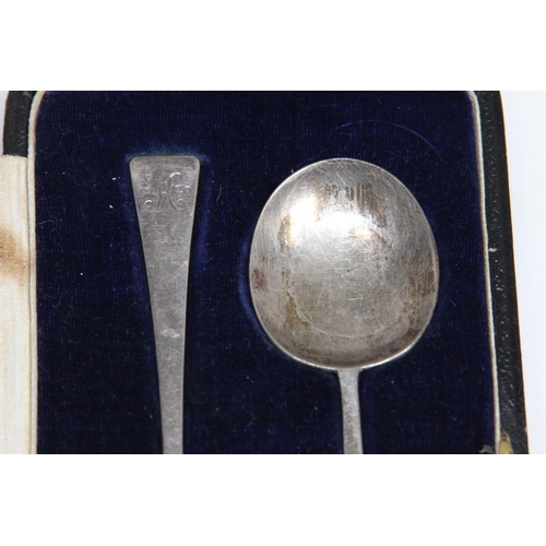 786 - CASED PAIR OF SILVER PRESERVE SPOONS BY THOMAS BRADURY AND SON - SHEFFIELD 1919