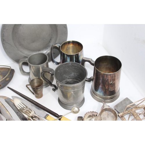 305 - QUANTITY OF SILVER PLATED AND ANTIQUE PEWTER ITEMS INCLUDING TANKARDS