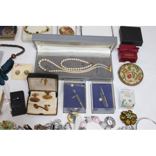 309 - QUANTITY OF COSTUME JEWELLERY - MANY CASED AND BOXED