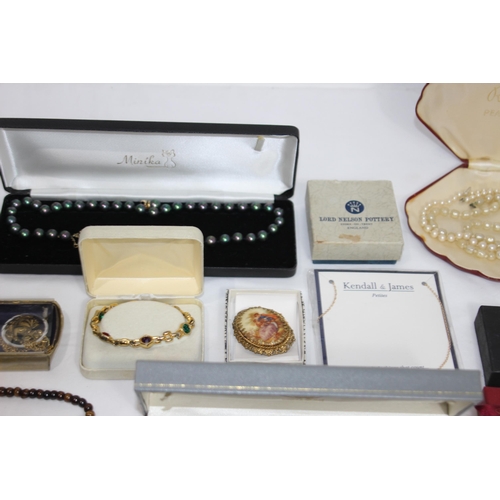 309 - QUANTITY OF COSTUME JEWELLERY - MANY CASED AND BOXED