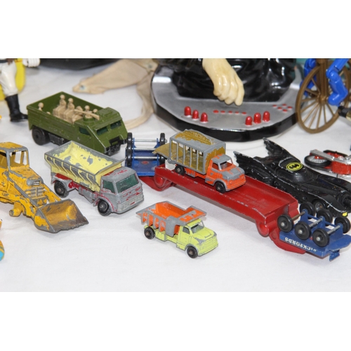 477 - MIXED LOT OF VINTAGE TOYS ETC INCLUDING DIECAST