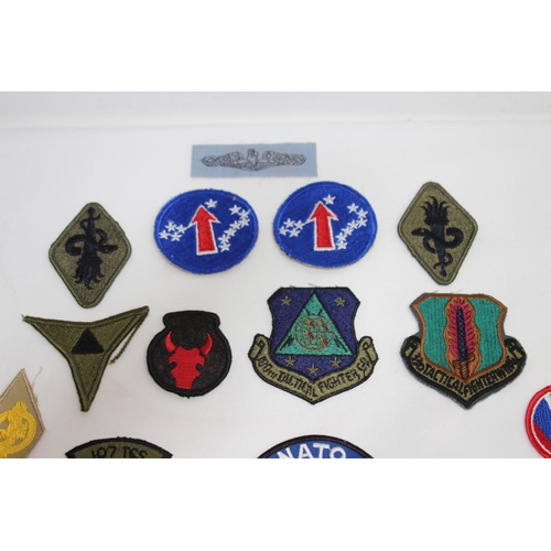 519 - QUANTITY OF MILITARY INTEREST - WOVEN US PATCHES INCLUDING WW2