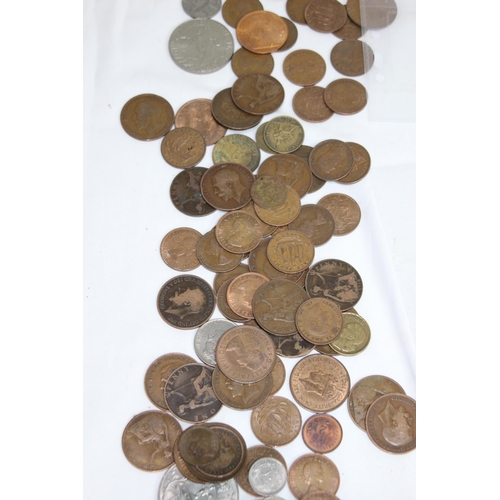 634 - SIX SLEEVES OF FOREIGN COINS AND TOKENS AND A QUANTITY OF LOOSE BRITISH AND FOREIGN COINS