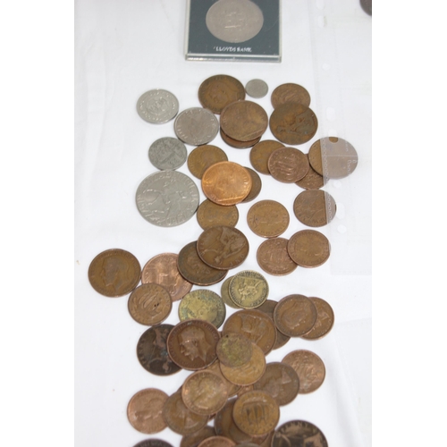 634 - SIX SLEEVES OF FOREIGN COINS AND TOKENS AND A QUANTITY OF LOOSE BRITISH AND FOREIGN COINS