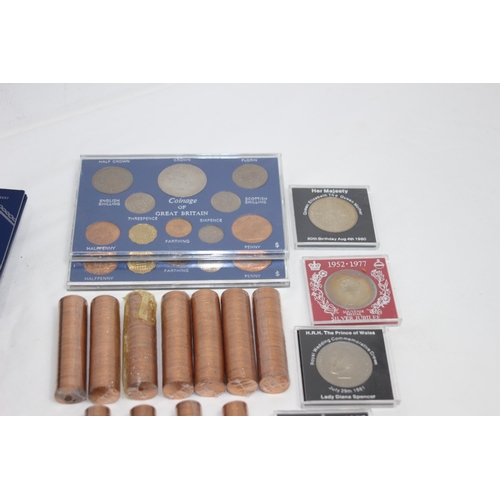 637 - PRESENTATION CASED COINS, SELECTION OF WHITMAN FOLDERS WITH SOME CONTENTS, SOME ROLLED BANK ISSUE 1/... 