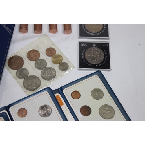 637 - PRESENTATION CASED COINS, SELECTION OF WHITMAN FOLDERS WITH SOME CONTENTS, SOME ROLLED BANK ISSUE 1/... 