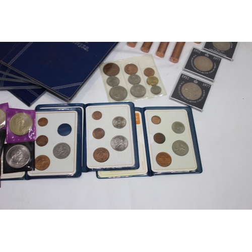 637 - PRESENTATION CASED COINS, SELECTION OF WHITMAN FOLDERS WITH SOME CONTENTS, SOME ROLLED BANK ISSUE 1/... 