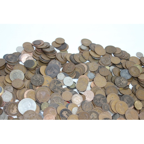 638 - LARGE QUANTITY OF BRITISH AND FOREIGN COINS AND BANKNOTES