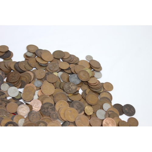 638 - LARGE QUANTITY OF BRITISH AND FOREIGN COINS AND BANKNOTES