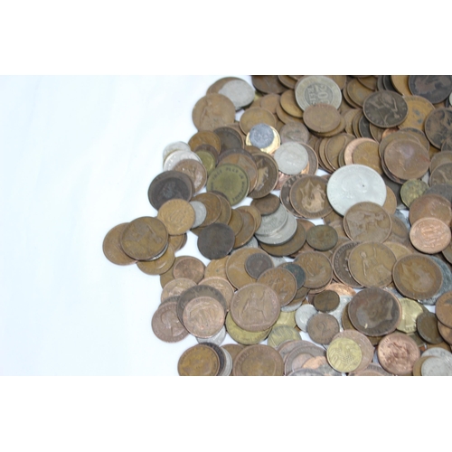 638 - LARGE QUANTITY OF BRITISH AND FOREIGN COINS AND BANKNOTES