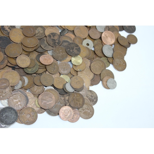 638 - LARGE QUANTITY OF BRITISH AND FOREIGN COINS AND BANKNOTES