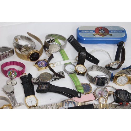 659 - LARGE QUANTITY OF WRISTWATCHES