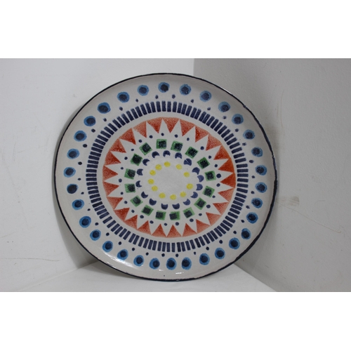 220 - DATERRA SERVING PLATE AND 2 X ITALIAN SEAFOOD BOWLS 
36CM