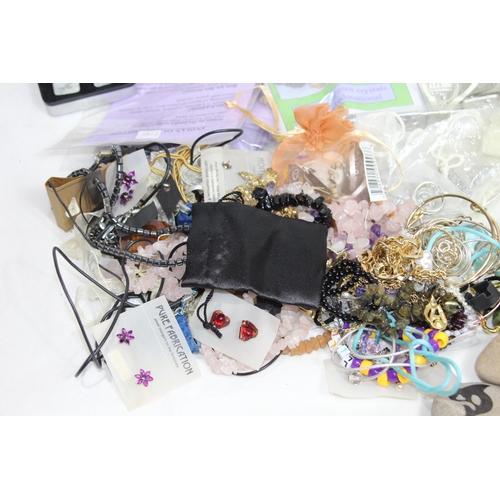 324 - QUANTITY OF COSTUME JEWELLERY, CRYSTALS AND OTHER MISCELLANEOUS ITEMS ETC