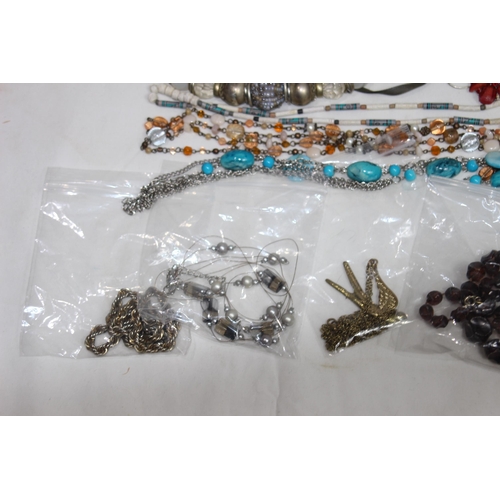 332 - QUANTITY OF COSTUME JEWELLERY