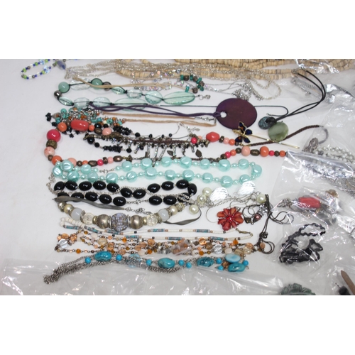 332 - QUANTITY OF COSTUME JEWELLERY