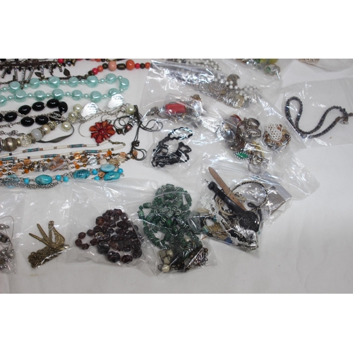 332 - QUANTITY OF COSTUME JEWELLERY