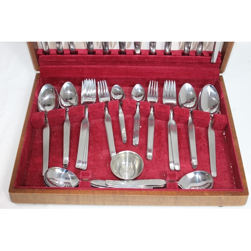 334 - BOXED CUTLERY SET