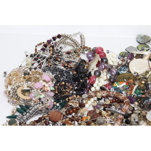 350 - QUANTITY OF COSTUME JEWELLERY