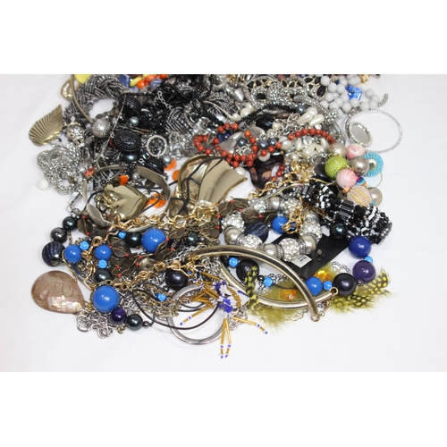 351 - QUANTITY OF COSTUME JEWELLERY