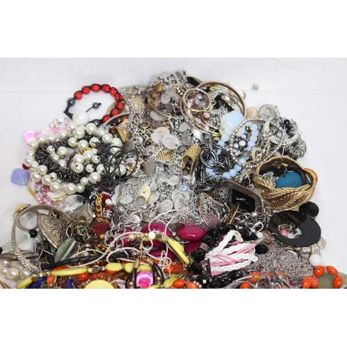 351 - QUANTITY OF COSTUME JEWELLERY